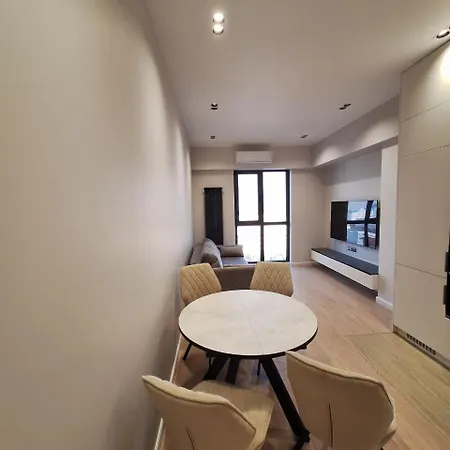 Charming 2-bedroom Near The River In Apartment