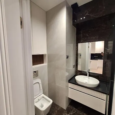 Charming 2-bedroom Near The River In Apartment Bratislava